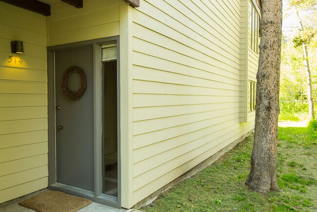 Building Photo - 3655 Teton Dr
