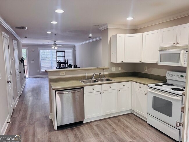 Foto del edificio - 490 S Barnett Shoals Rd