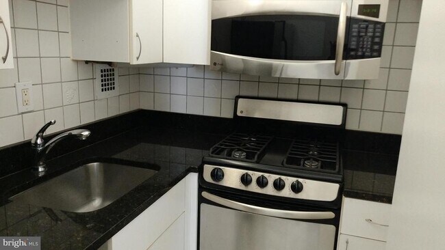 Foto del edificio - 5500 Friendship Blvd