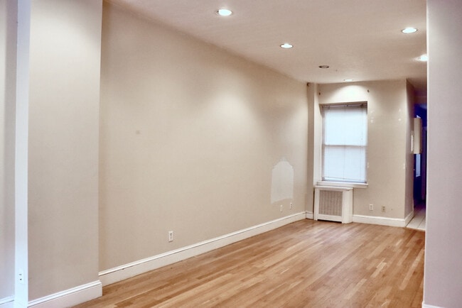 Building Photo - 36 Anderson St