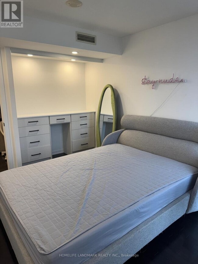 Building Photo - 5791 Yonge St