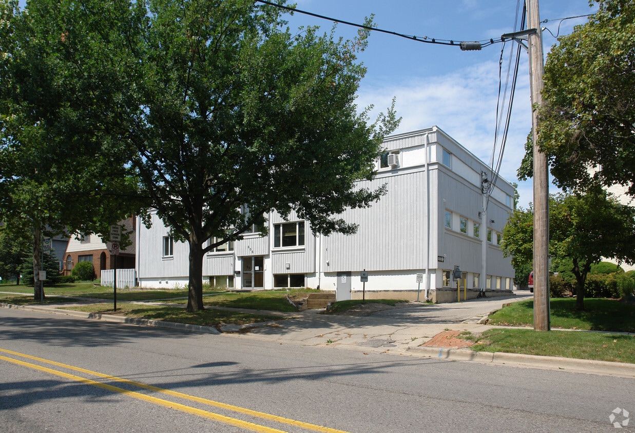 Building Photo - 606 A W Shiawassee St