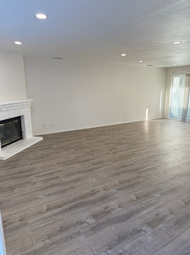 Building Photo - 129 Concord St