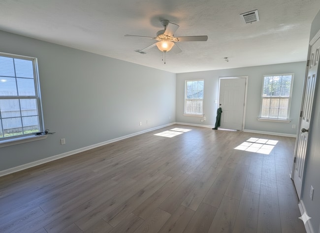 Foto del edificio - 1530 Center Pointe Dr