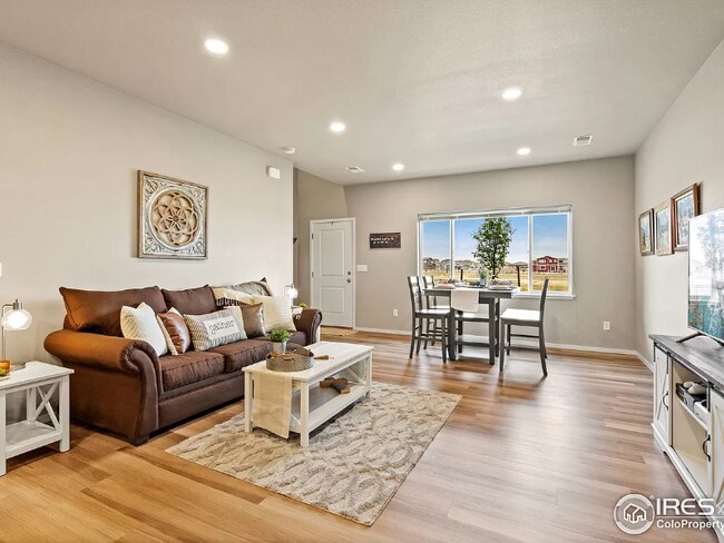 Foto del edificio - 3682 Ronald Reagan Ave