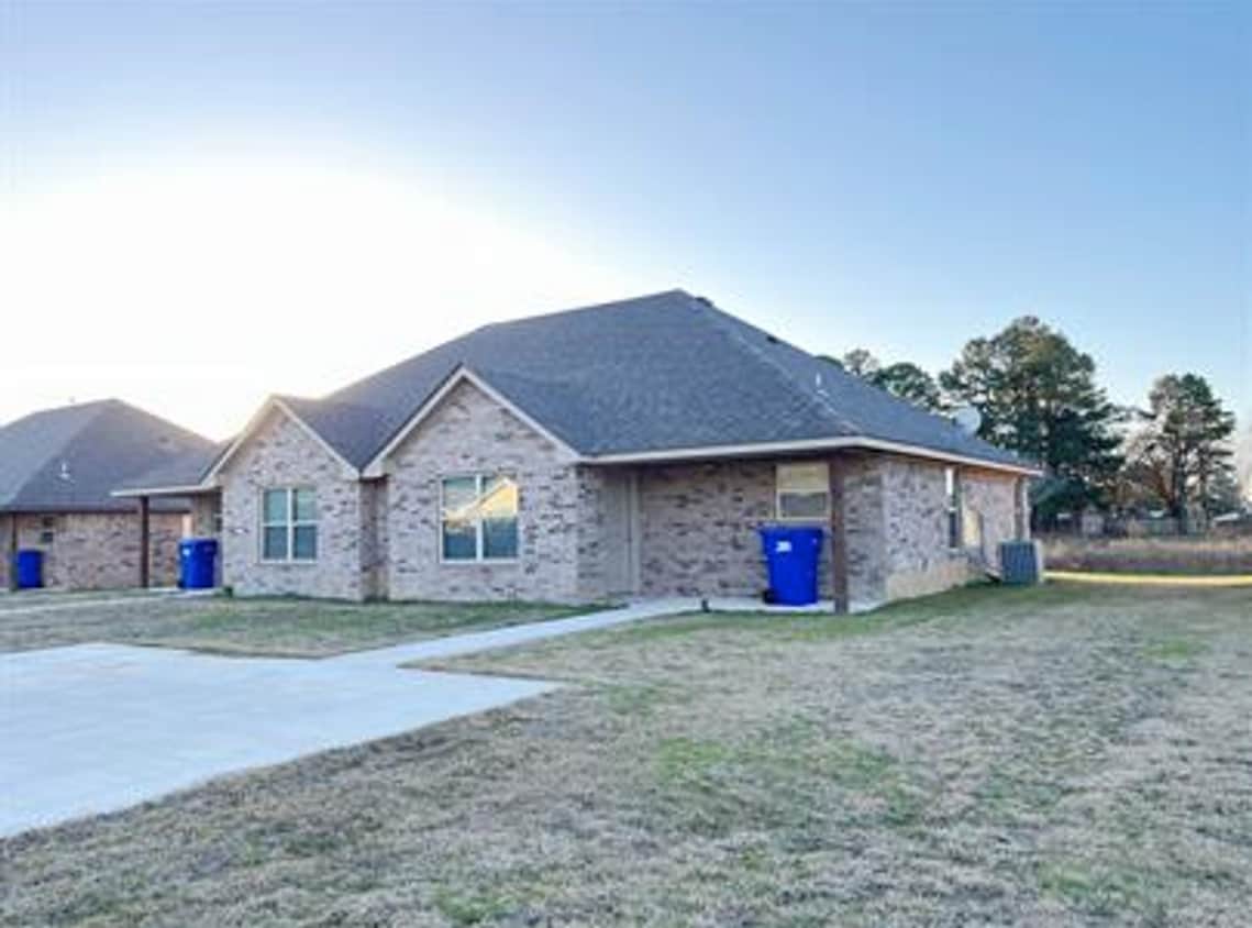Primary Photo - Granite countetop/Washer and dryer/Walking...