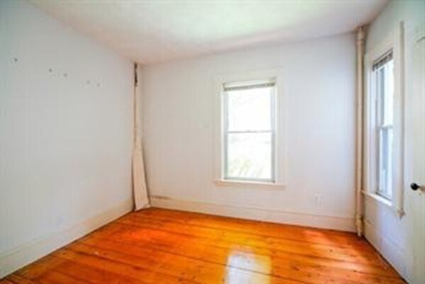 Foto del edificio - 170 Pleasant St