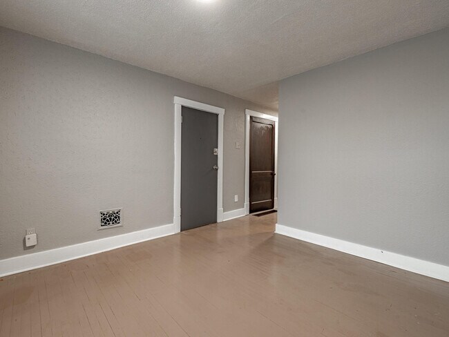 Foto del edificio - 4232 Blaine Ave