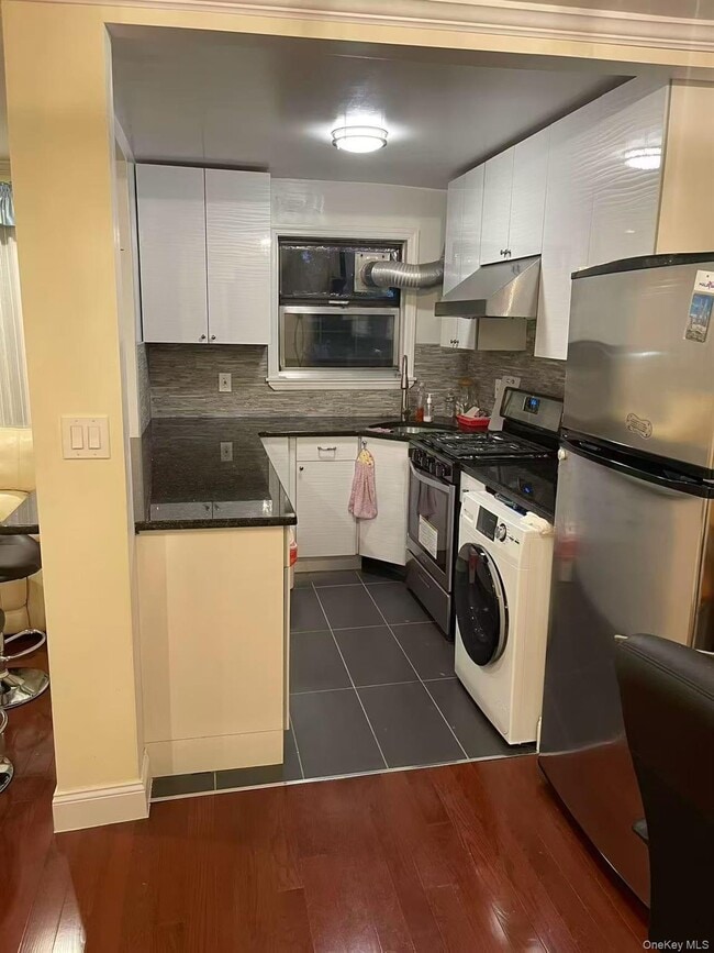 Building Photo - 136-45 Jewel Ave