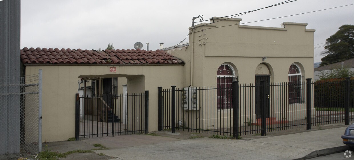Building Photo - 1077 77th Ave