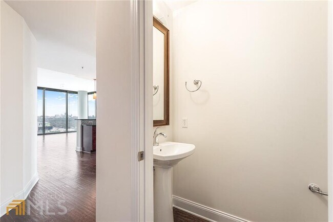 Foto del edificio - 270 17th St NW