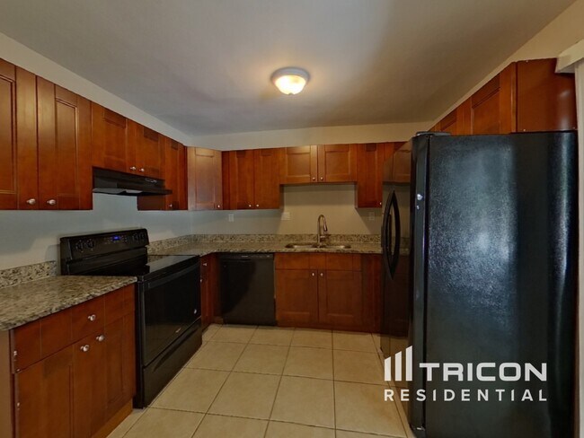 Foto del edificio - 2258 Lake Dr