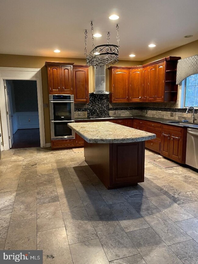 Building Photo - 104 Carriage Way