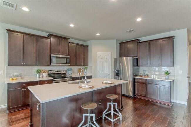 Building Photo - 173 Flexus Ln