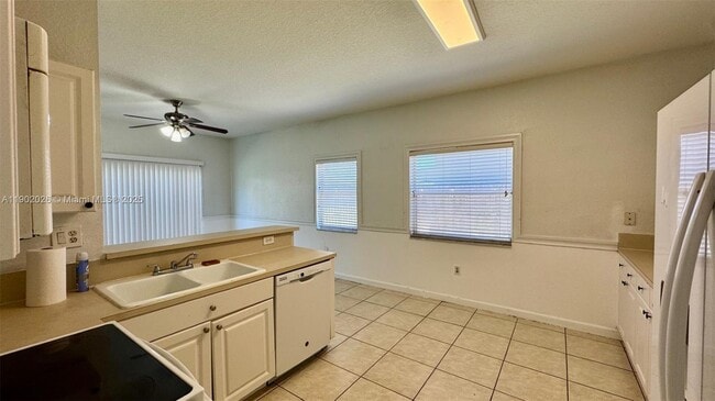 Foto del edificio - 8841 SW 212th Terrace