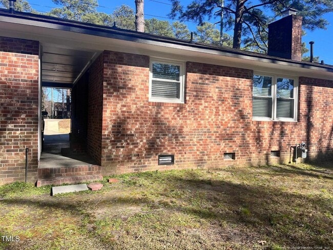 Building Photo - 3 Bedroom 2 Bath for Rent - Call/Text 910-...