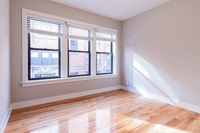 Foto del edificio - 3519 N Racine Ave