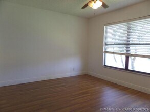 Building Photo - 1523 Lake Crystal Dr