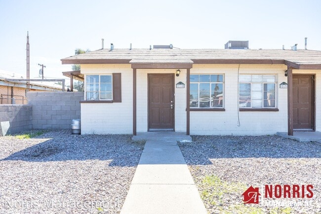 Building Photo - 1 br, 1 bath House - 215 E 9th St