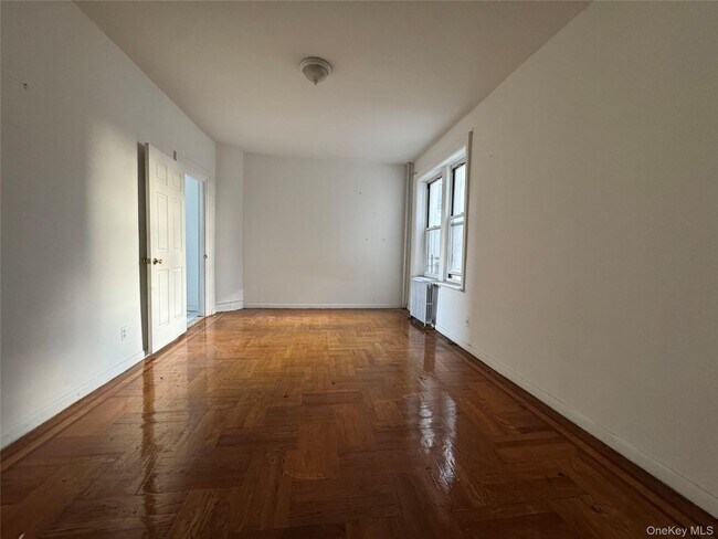 Foto del edificio - 37-80-80 64th St