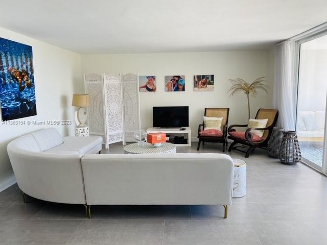 Building Photo - 613 Ocean Dr