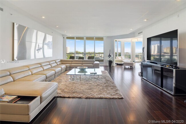 Foto del edificio - 21200 NE 38th Ave
