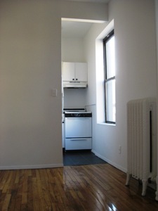 Building Photo - 175 W 107th St