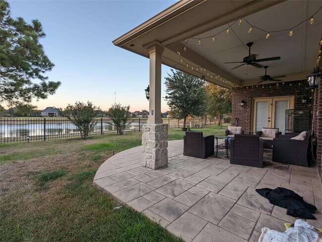 Building Photo - 8003 Lake Commons Dr