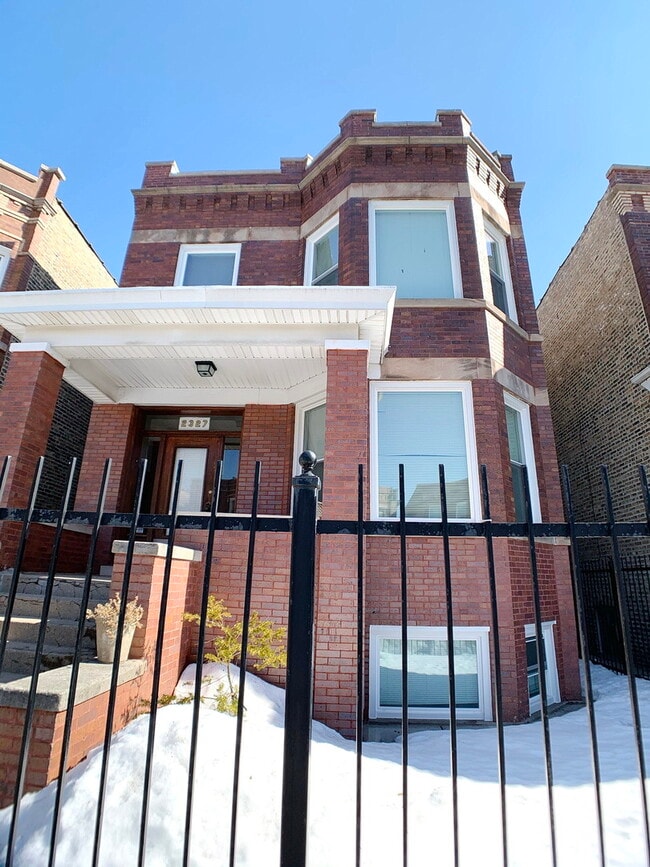 Building Photo - 2327 N Harding Ave
