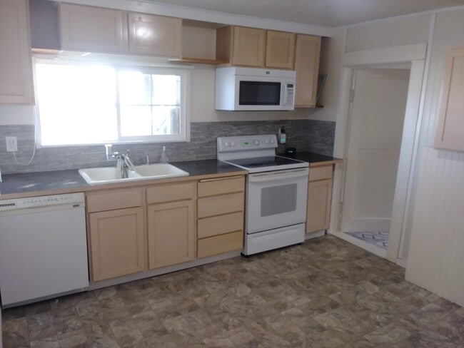 Foto del edificio - 4215 N Evergreen Rd
