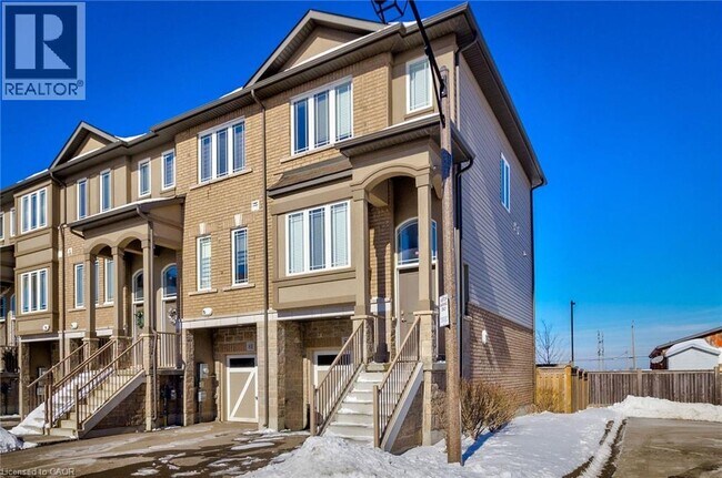 Building Photo - 82 Bloom Cres