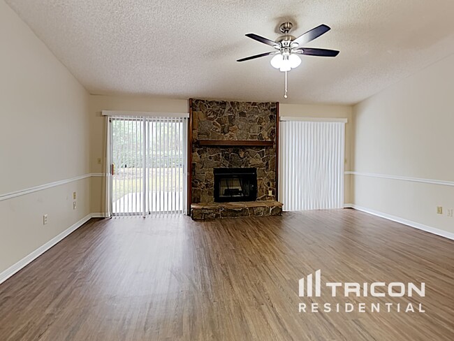 Foto del edificio - 106 Heather Ln Dr
