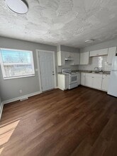 Building Photo - 1975 Dunbar Dr