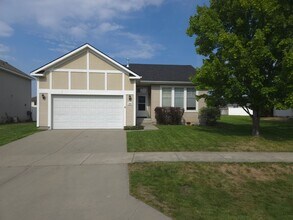 Building Photo - 2649 W Elmwood Dr