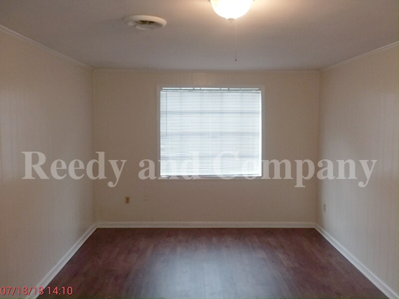 Primary Photo - 3163 Cromwell Ave