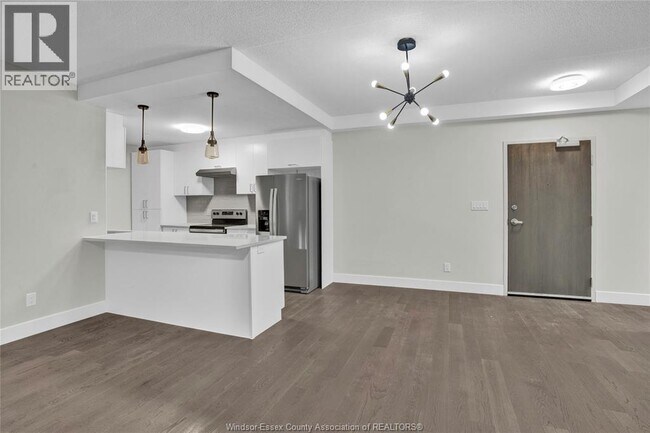 Photo du bâtiment - 2600 Sandwich W Pkwy