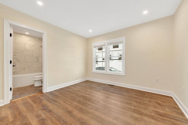 Building Photo - Renovated 7 bed/7 bath in Somerville