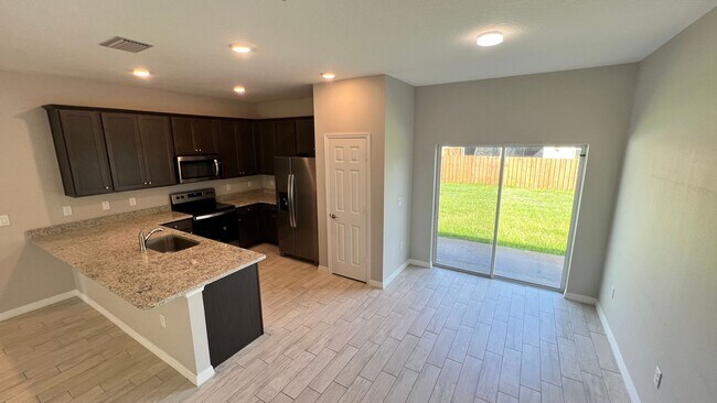 Foto del edificio - Stunning 3-Bed, 2-Bath Home in Palm Bay!