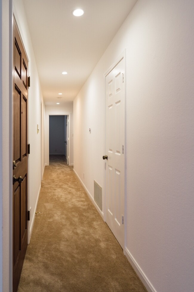 Hallway to rooms - 640 Missouri St