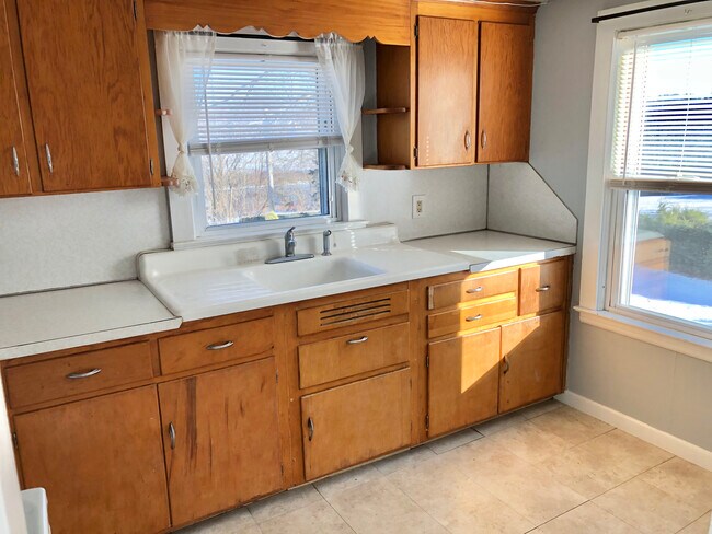 Kitchen - 561 Highland Ave