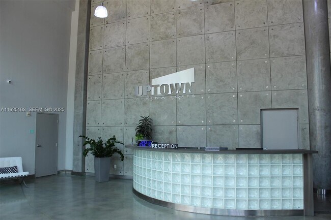 Foto del edificio - 3029 NE 188th St