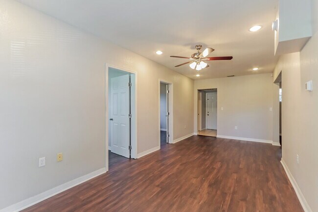 Foto del edificio - 606 N Vermont St