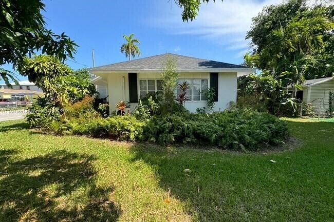 Building Photo - 934 SW 8th Ct
