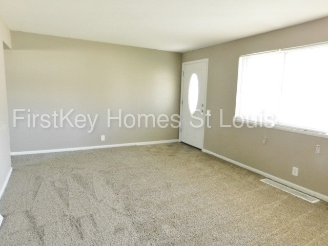 Building Photo - 1755 Beecher Dr