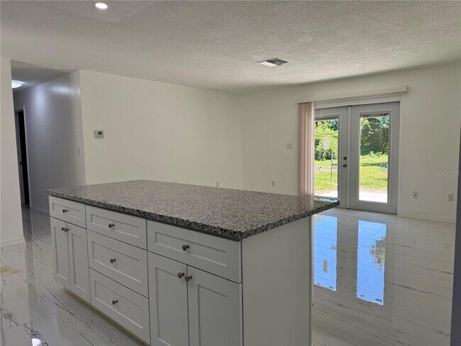 Building Photo - 1617 Birch St