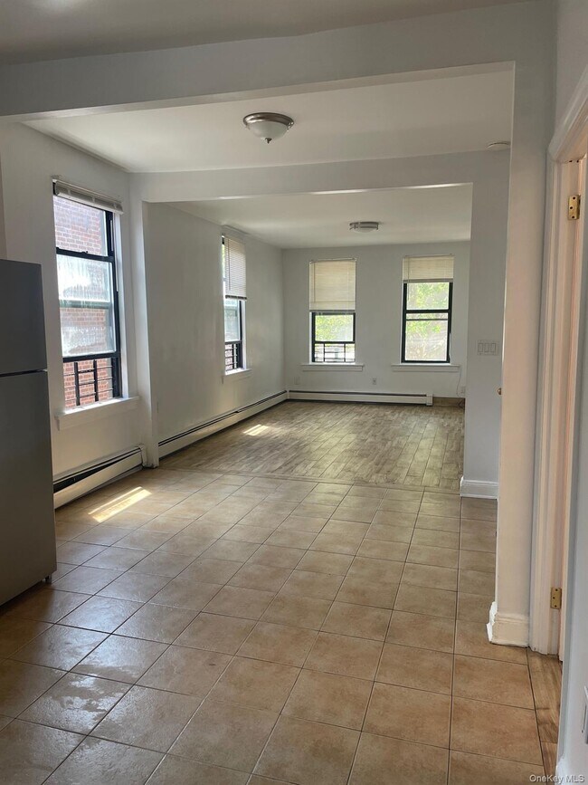 Foto del edificio - 44-15 64th St