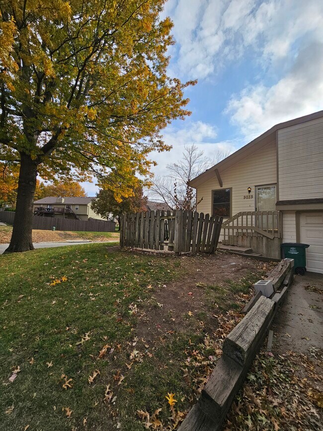Building Photo - 9039 E 85th Ter