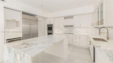 Building Photo - 333 Las Olas Way