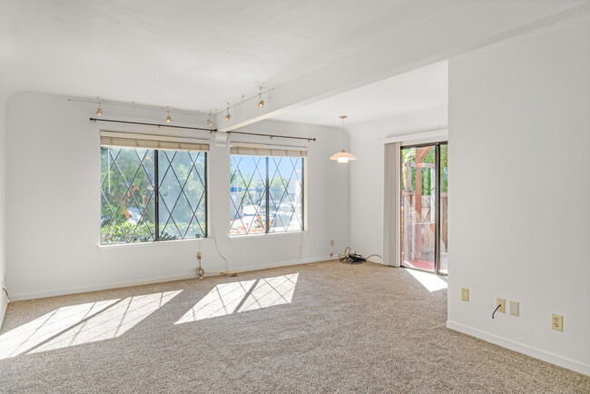 Foto del edificio - 3203 Fernside Blvd