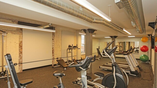 Foto del interior - Oak Knitting Mill Apartments – Franklin Square Available